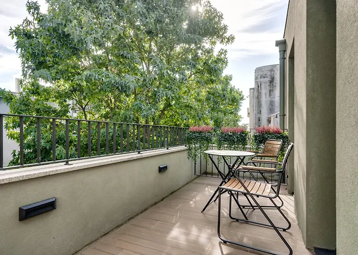 Avus M Suites And Apartments By Da\'Home